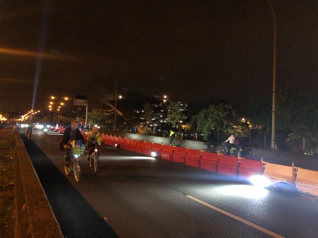Les participants pouvaient se fournir en Vélib' au départ de la boucle du vélodrome, porte de Pantin.