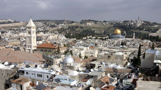 La vieille ville de Jérusalem avec le mont Scopus et le mont des Oliviers. - Shmuel Spiegelman / Wikipedia