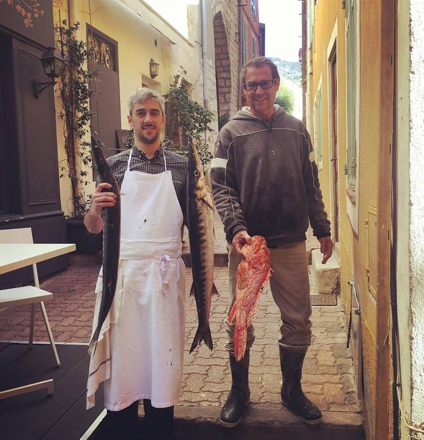 La pêche du jour arrive directement du quai à 50 mètres du restaurant