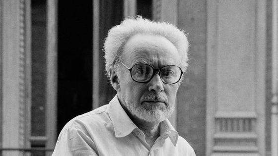Primo Levi chez lui à Rome en janvier 1986 ©Getty - Gianni Giansanti