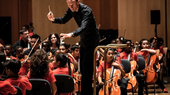 Un orchestre Démos en plein travail ©AFP - Jeff Pachoud