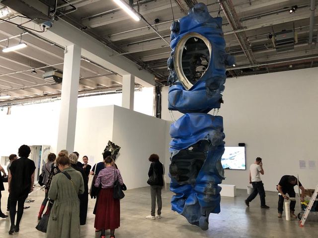 "La Grosse Bleue" d'Anita Molinero est le résultat de la compression d'une oeuvre antérieure