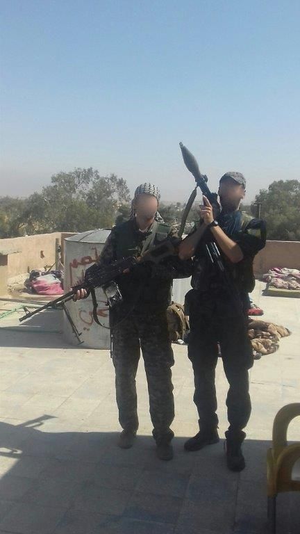 André Hébert (à droite, avec le lance-roquette), à Raqqa, octobre 2017