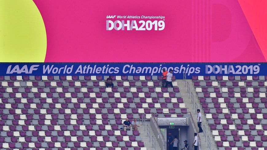 Peu de monde pour assister au lancer de javelot féminin le 30 septembre au stade international Khalifa