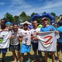 L'équipe de la Bagagerie à l'arrivée du trail du Verdon avec les maillots du Benoit Z Team.