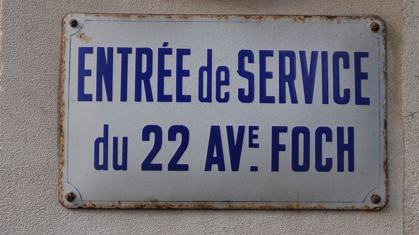 Entrée de service de l'appartement parisien de Jeffrey Epstein.
