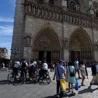 Surveillance policière après la tentative d'attentat sur le parvis de Notre dame en septembre 2016
