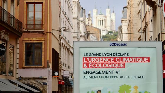 une des affiches détournées par les militants d'XR - Extinction Rébellion Lyon
