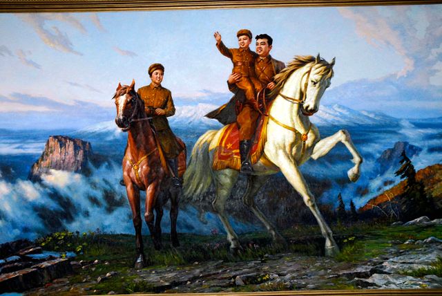 Kim Jong-il enfant, dans les bras de son père Kim Il-sung