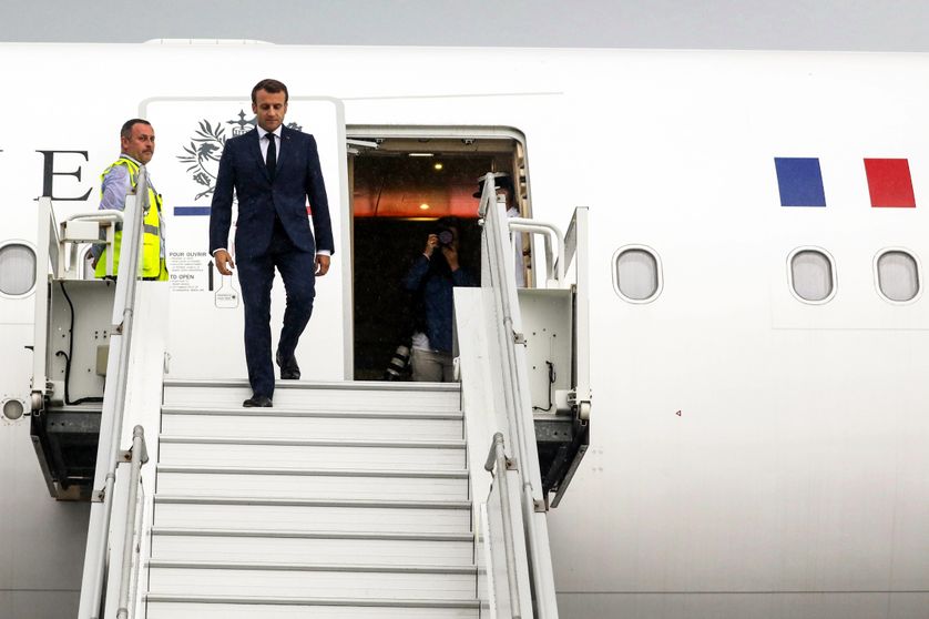Dans l'avion du retour d'un déplacement à Mayotte, Emmanuel Macron a accordé des entretiens à RTL et à Valeurs Actuelles.