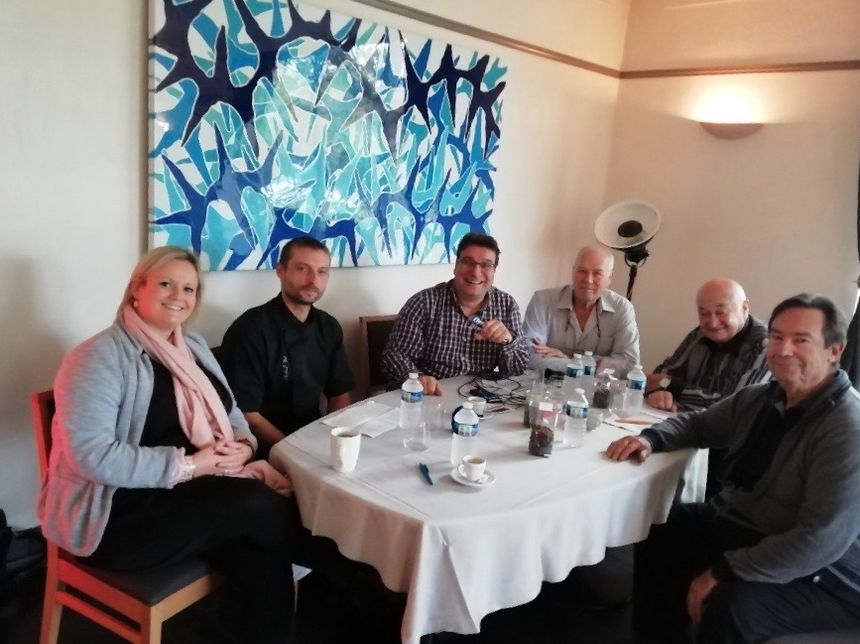 de gauche à droite : Juliette, le chef Michael Bois, Franck, Serge, Bernard Xueref et Jean-Marie Luccani