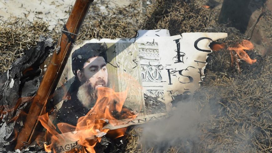Un portrait de al-Baghdadi brûlé dans une manifestation, en 2017 en Inde