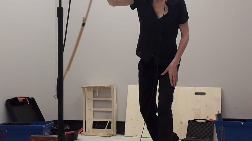 Sophie Bissantz, bruiteuse, en studio