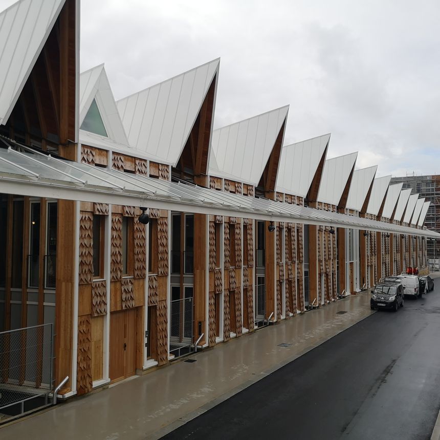 La halle transformée en siège social de Nature et Découvertes.