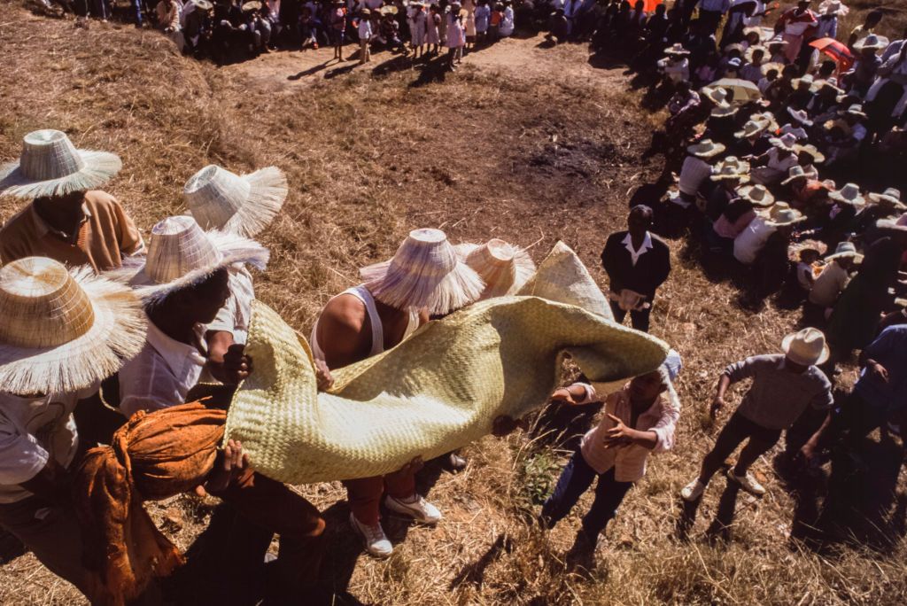 Le retournement des morts à Madagascar Le retournement des morts à Madagascar