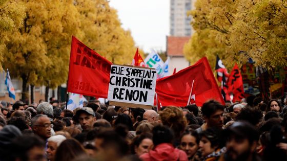 "Elle s'appelait Christine Renon". Manifestation de professeurs des écoles suite au suicide de la directrice d'école ©AFP - Thomas Samson