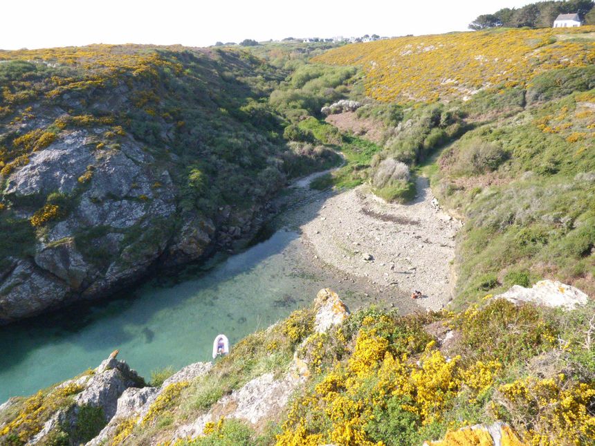 Jusqu'en 1990, les habitants de l'ïle de Groix déversaient leur déchets depuis les falaises.