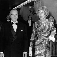 Georges Pompidou et son épouse Claude lors d'une soirée, 1960 en France.