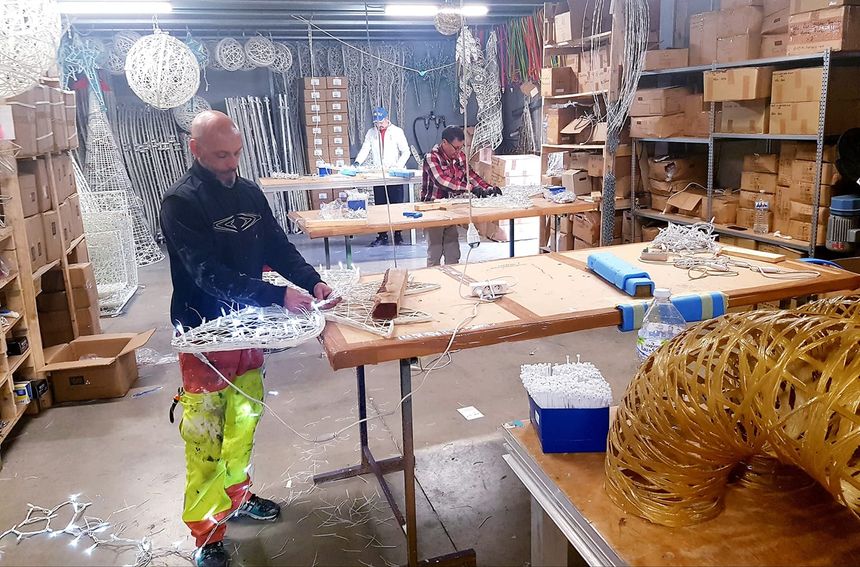 10 personnes travaillent dans les ateliers de ADS Design à Pertuis.