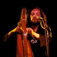 Alan Stivell, sur la scène du Montreux Jazz Festival le 6 juillet 1975