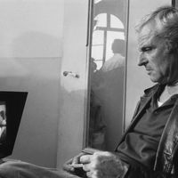 Le réalisateur André Cayatte sur le tournage du film "Mourir d'aimer" en France en septembre 1970.