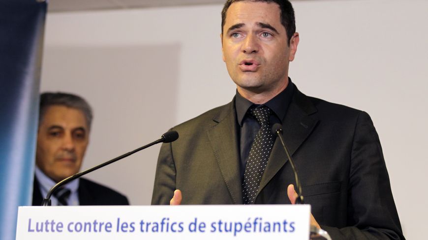 Francois Thierry, à l'époque responsable de l'Office central pour la répression du trafic illicite de stupéfiants (OCRTIS), s'adresse à la presse en 2011, suite à la saisie de sept tonnes de cannabis