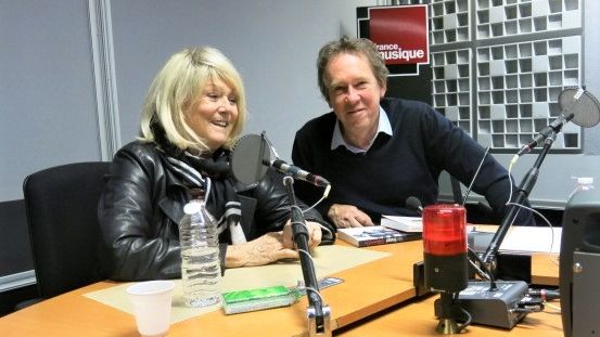 France Musique, studio 361... L'actrice Mylène Demongeot & le producteur Benoît Duteurtre ©Radio France - Annick Haumier / RF