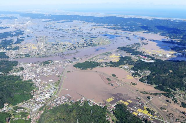 À Marumori, un peu plus au nord, toute la ville a été submergée par la rivière Abukuma