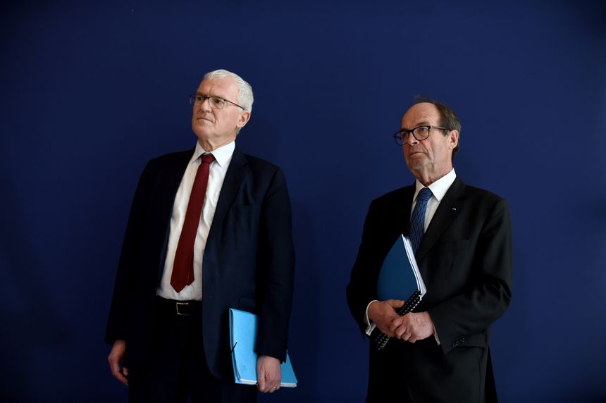Conférence de presse de présentation du rapport de Jean-Martin Folz (à droite) au Ministère de l'Économie avec Jean-Bernard Levy (à gauche) Président-Directeur Général du groupe EDF