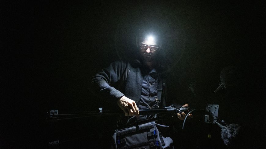 Frédéric Changenet pendant le tournage de nuit pour l'ACR "Fossile sonore"