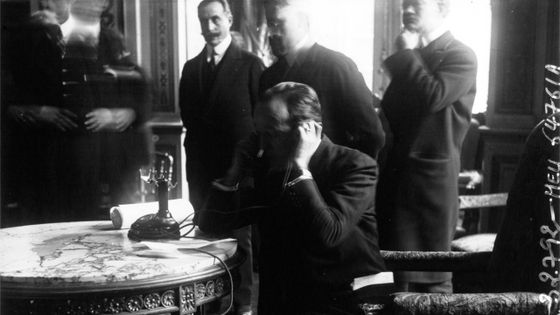 Inauguration de la ligne téléphonique Paris-Buenos Aires par M. Briand. Photographie de presse Meurisse. - Gallica-BnF