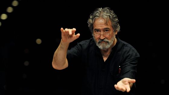 Le gambiste et chef d'ochestre Jordi Savall dirige son ensemble Le Concert des Nations au festival d'Edimbourg en 2009 ©Getty - Robbie Jack/Corbis