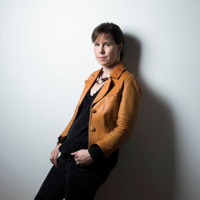 Portrait de Constance Rivière, que nous recevons pour son roman "Une fille sans histoire" (Stock)