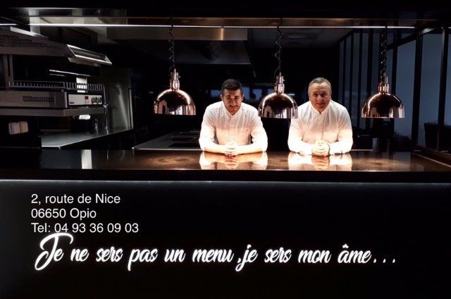 De G a D : Frédéric Bogé et Thierry Molinengo dans leur cuisine