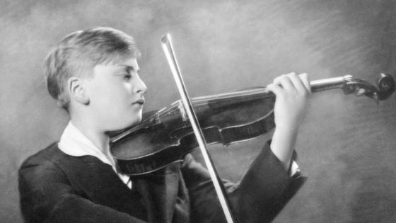 Yehudi Menuhin en 1931 / Histoire de mes disques : Yehudi Menuhin : les premiers disques (1928-1930) (1980) prod. Armand Panigel ©Getty - Underwood Archives