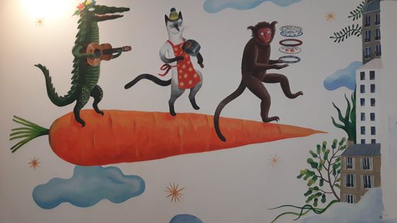 Une fresque de Lindsay Grime inaugurée en musique à la Cantine des Pyrénées. ©Radio France - Antoine Chao