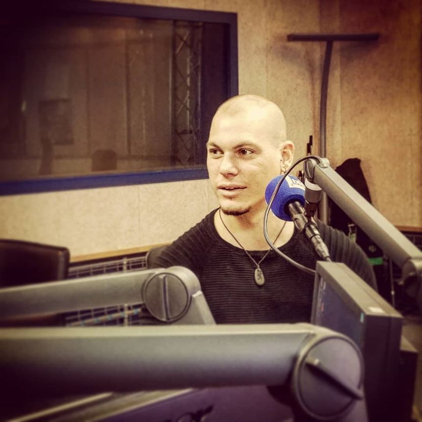Billy en pleine interview à France Bleu Occitanie