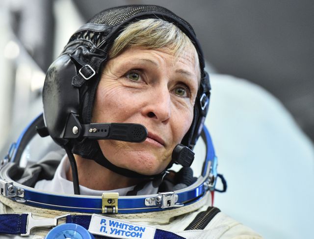 Peggy Whitson, astronaute américaine, 1ère commandante d'un équipage spatial et 1ère commandante de l'ISS en 2007. Elle y a refait une mission de 2016 à 2017 avec Thomas Pesquet et Oleg Novitskiy.