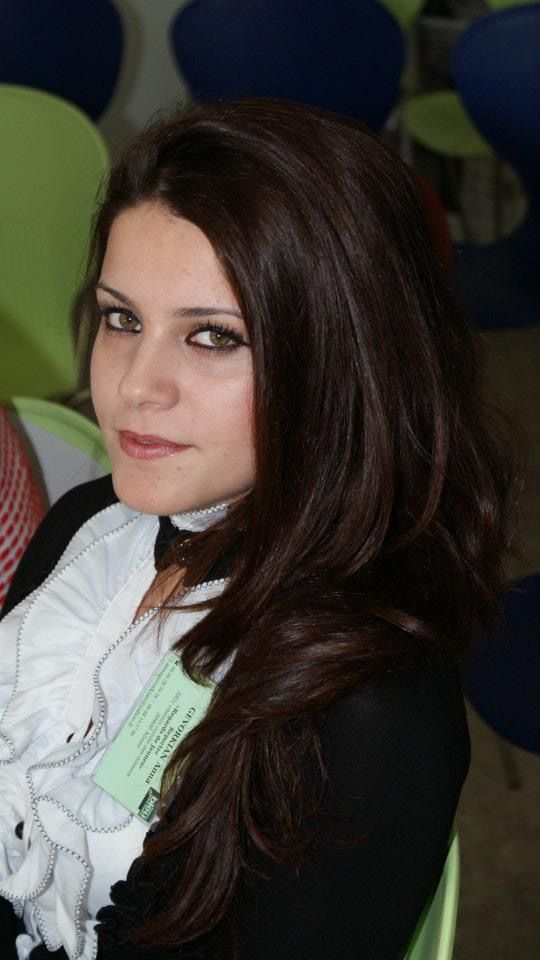 Ana, Regards de Jeunes