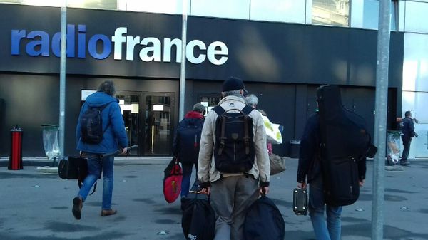 L'arrivée d'Offrandes à la maison de la radio