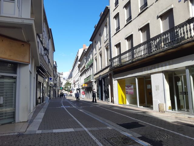 Rue François Mitterrand à Nevers, les loyers sont trop élevés pour les commerces