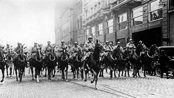 Occupation de la Ruhr par les troupes françaises et belges en 1923 - 1924: ici les soldats français arrivent à Essen. ©Getty - APIC