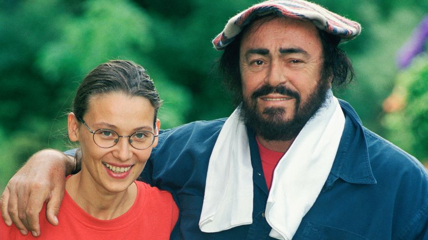 Luciano Pavarotti avec sa seconde épouse, Nicoletta Mantovani
