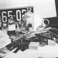 Matériel médical utilisé par John Dillinger pour modifier son visage et ses empreintes digitales (photo prise le 26 juillet 1934 quelques mois avant sa mort)
