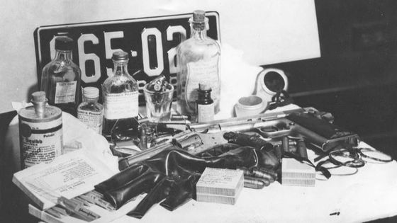 Matériel médical utilisé par John Dillinger pour modifier son visage et ses empreintes digitales (photo prise le 26 juillet 1934 quelques mois avant sa mort) - Associated Press