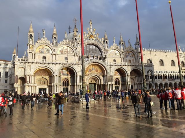 La place Saint-Marc et sa basilique chef d'oeuvre de l'art byzantin inondée pour la 6ème fois de son histoire millénaire