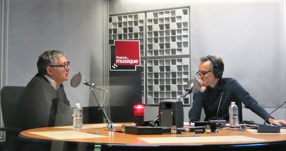France Musique, studio 361... Le philosophe Michel Onfray & le producteur Philippe Venturini (g. à d.)