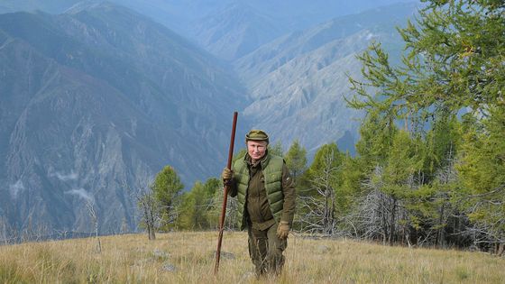 Le Président Poutine en vacances dans la taïga sibérienne, avec le ministre de la défense Sergei Shoigu (absent sur la photo, peut-être est-ce lui qui la prend...) (Russie, le 07/10/2019) ©Getty - Alexei Druzhinin