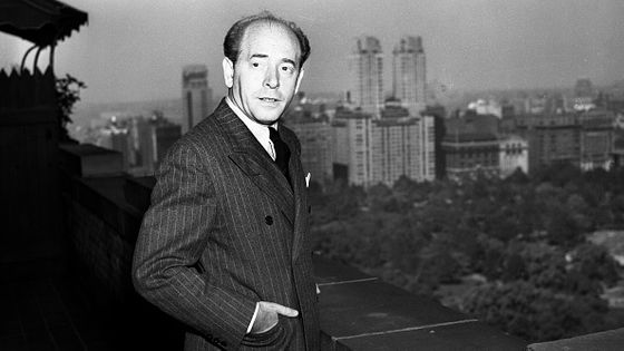 Eugene Ormandy dans son appartement à l’hôtel St. Moritz, New York ©Getty - CBS