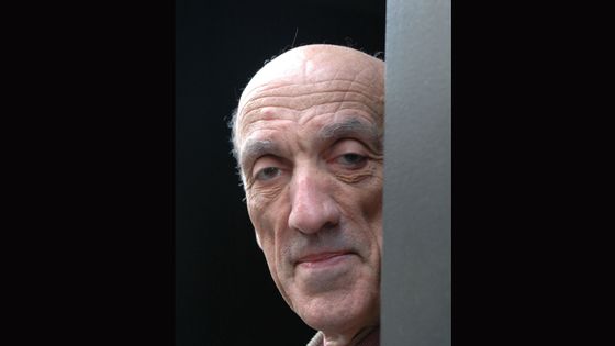 Jean-Yves Tadié, écrivain et biographe français, professeur émérite à l'université Paris-Sorbonne et directeur des collections "Folio classique" et "Folio théâtre" chez Gallimard. - C. Hélie, Gallimard